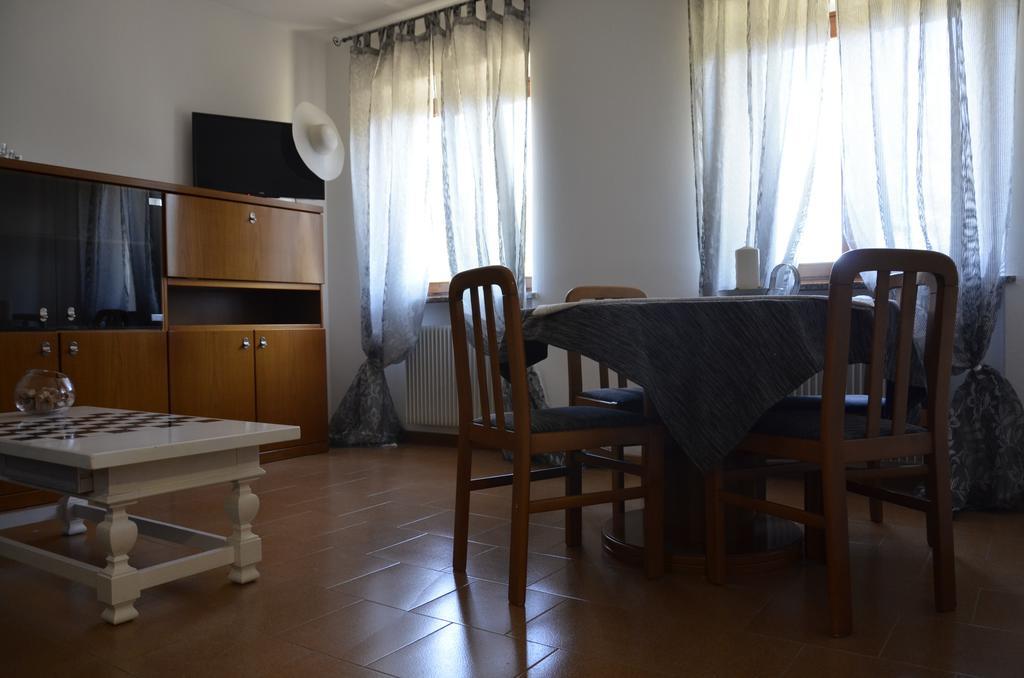 Residence Mezzosole Riva del Garda Rom bilde