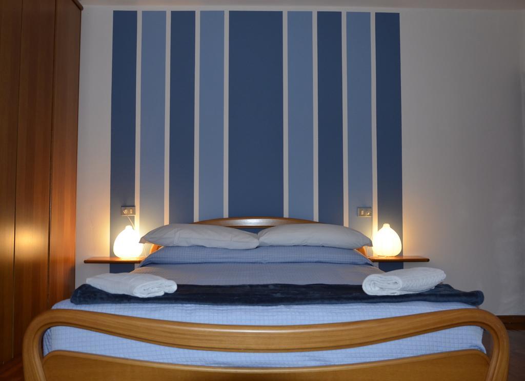 Residence Mezzosole Riva del Garda Rom bilde
